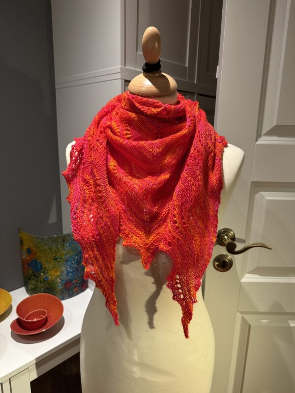 Feather and fan comfort shawl - Image 2