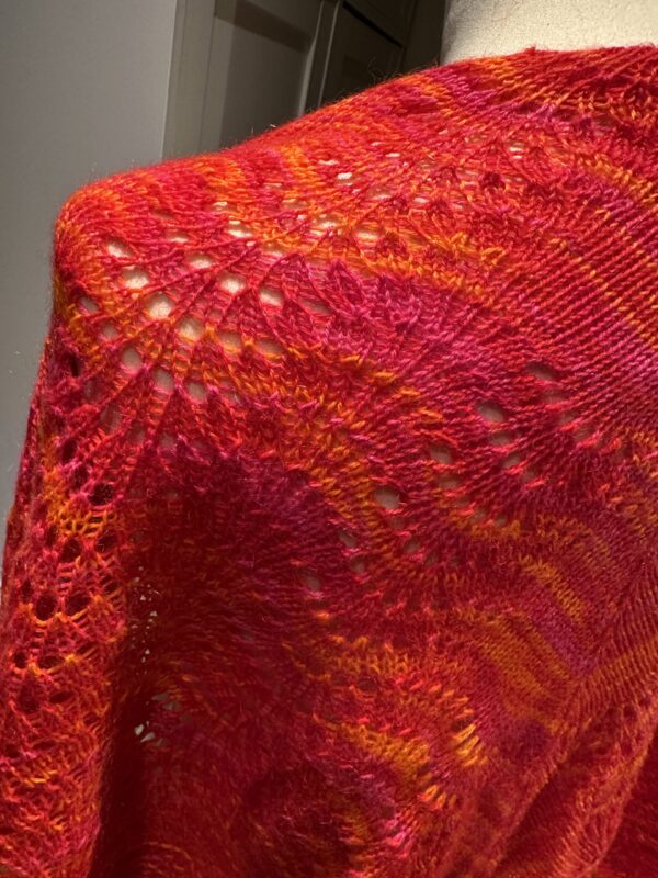 Feather and fan comfort shawl - Image 4